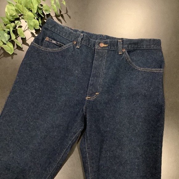 Vintage Lee Dark Rinsed Stone Wash Jeans Yellow Stitching Pleated Legs USA - Picture 7 of 16